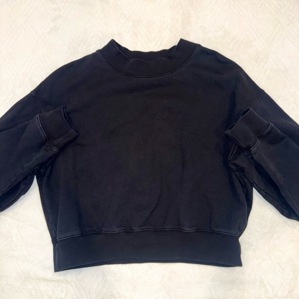 Black Crop Crewneck Sweatshirt